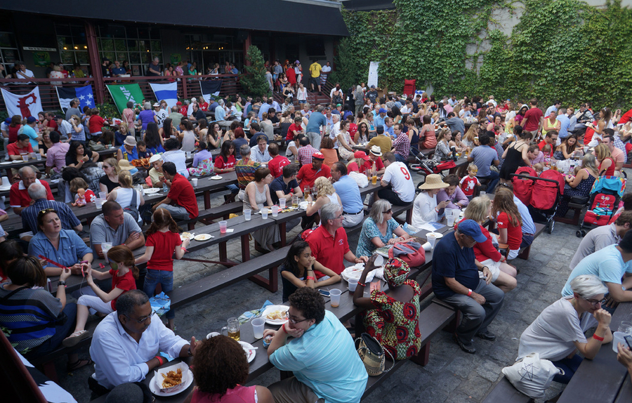 Enjoy The Sunshine At The 10 Best Outdoor Bars In Queens Qns Com