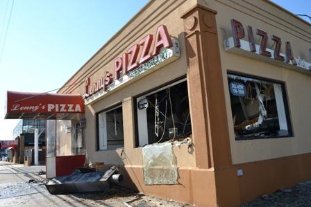 Fire at Lenny’s Pizza in Howard Beach