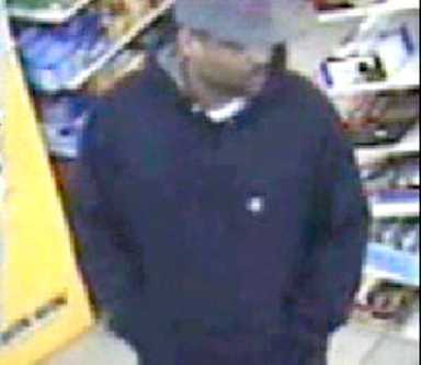 Cops search for robber of Elmhurst bodega
