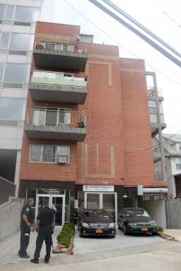 Flushing man hacks wife with meat cleaver: NYPD