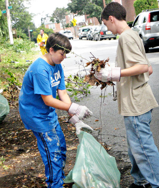 Crowd answers call for Middle Village community cleanup