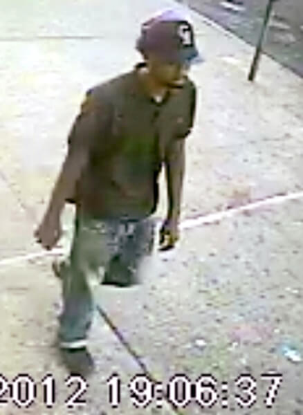 Pedestrian’s iPhone swiped in Astoria: Cops