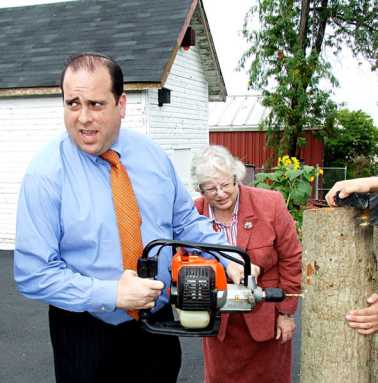 John Bowne students get schooled in science of syrup