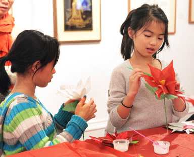 Youngsters learn flower making craft