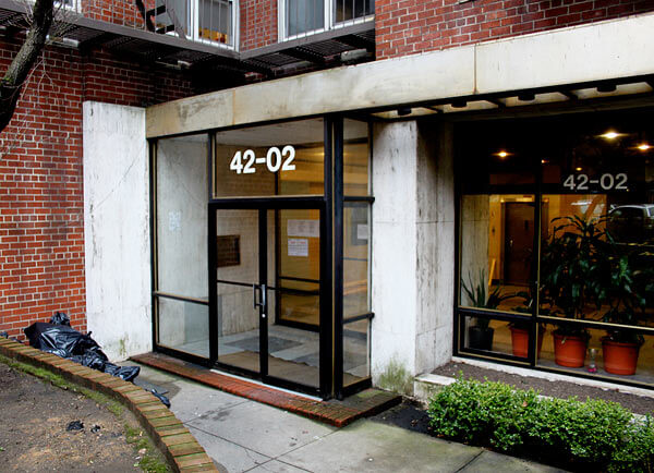 Three hurt in four-alarm blaze in Flushing