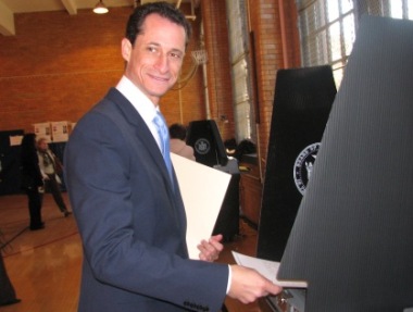 WEINER VOTES 022w