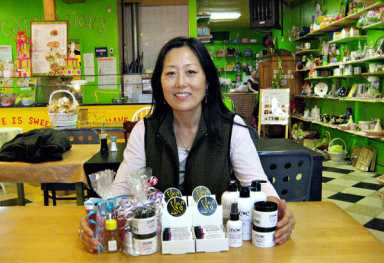 Douglaston bee lover launches own beauty biz