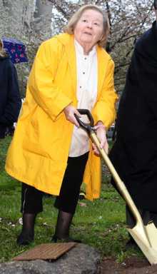 Estelle Cooper dies amid legal troubles