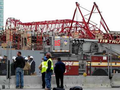 Crane in LIC falls and injures seven workers