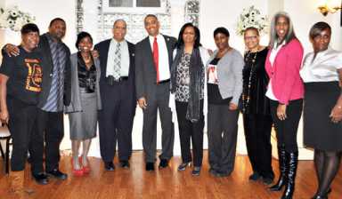 Dinner honors gun victims