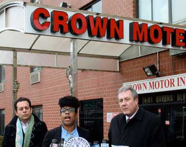 Man arrested in strangling death of gay man in Elmhurst hotel