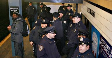 Man killed after leaping in front of F train: Cops