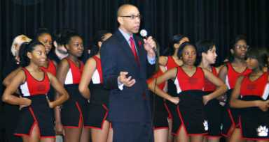Walcott vows to end teacher review impasse