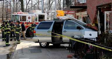 Minivan slams through brick wall in Glendale: FDNY