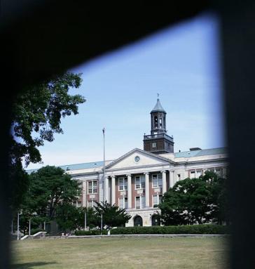 Jamaica High campus pupils get treated for pepper spray