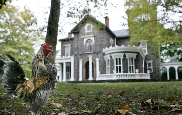 Astoria rallies to save historic house