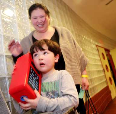 Sunnyside raises funds for Newtown victim kin