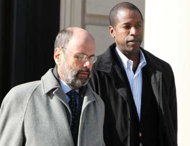 Smith to stay in office after bribery charges