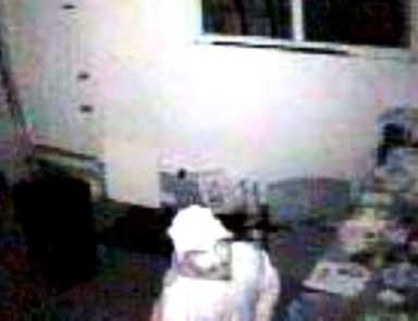 Cops on the hunt for two Ozone Pk. burglary suspects