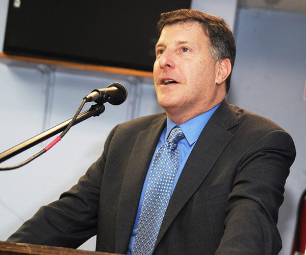 Weprin offers free immigration services