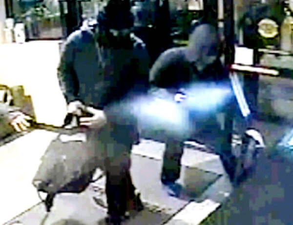 Police hunt suspects in SE Queens hotel robberies [With Video]