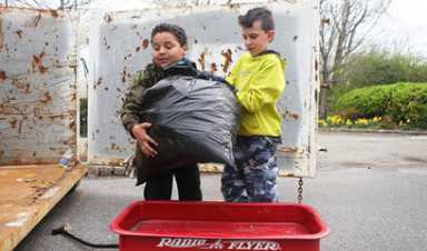 Residents pitch in to help clean Udalls Cove