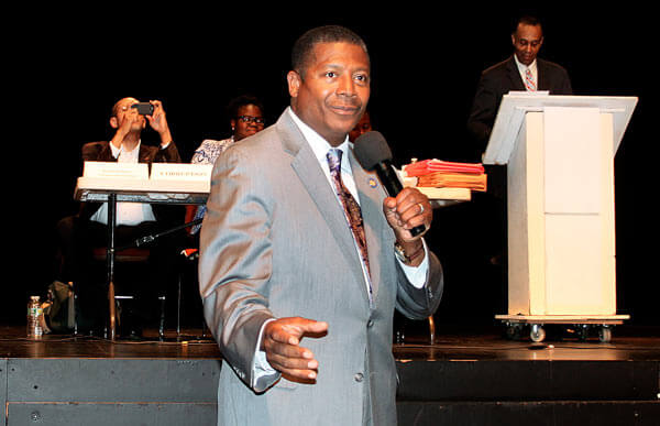SE Queens debates corruption issues
