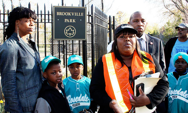 Little League asks city to fix signs in Rosedale