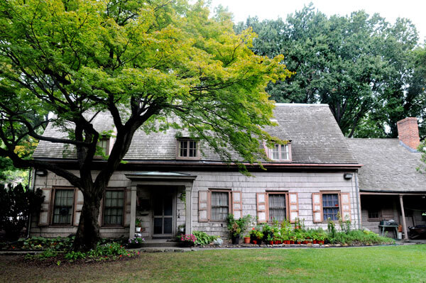 Historical hints hidden in walls of Bowne House