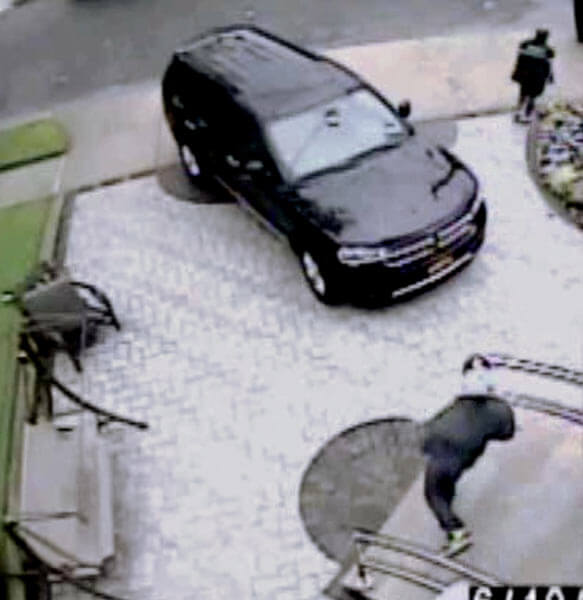 Police seek suspects posing as FedEx workers in Howard Beach [With Video]