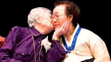 Students at QCC learn from comfort women