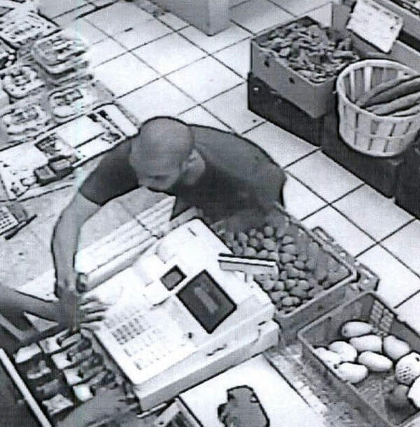 Cops search for Jackson Heights robber: NYPD