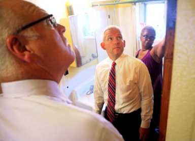 Pols call for repairs at Woodside Houses