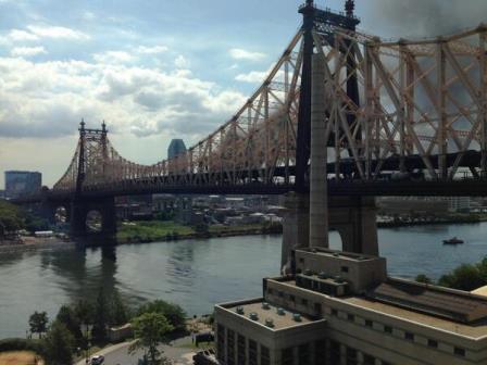 Fire on the Queensboro Bridge shuts down traffic in both directions