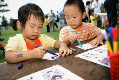 Dragon Boat Festival: Non-profits, sponsors provide souvenirs, free information to attendants
