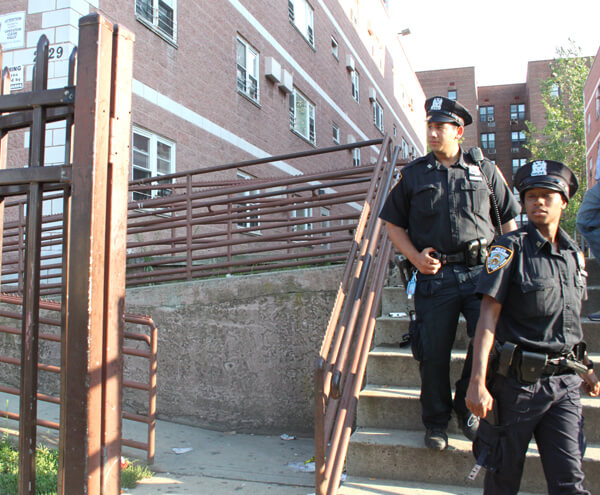 10-year-old girl shot in Far Rock: NYPD