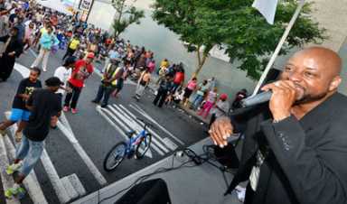 Social media frenzy helps Jamaica street festival thrive