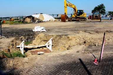 Bayside park construction stalled by city: Activist