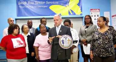 Van Bramer calls on NYCHA to fix center at Queensbridge