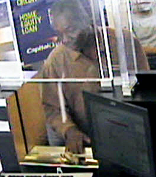 Suspect knocks over St. Albans bank: Cops