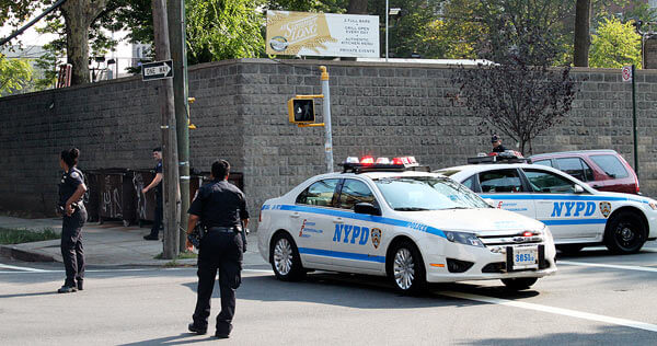 Cops lock down elementary school in Astoria manhunt