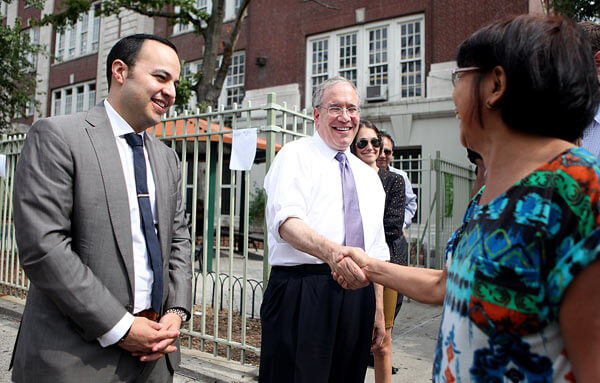 Stringer beats back Spitzer’s late bid