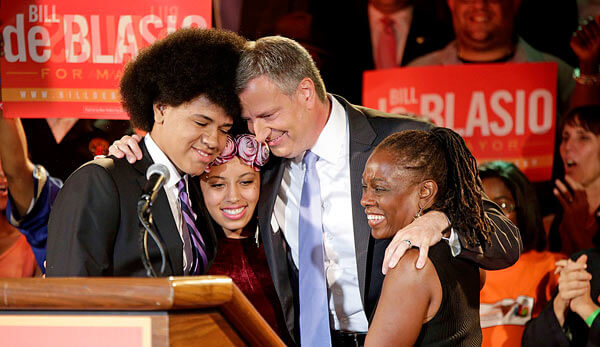 De Blasio holds lead in mayoral primary