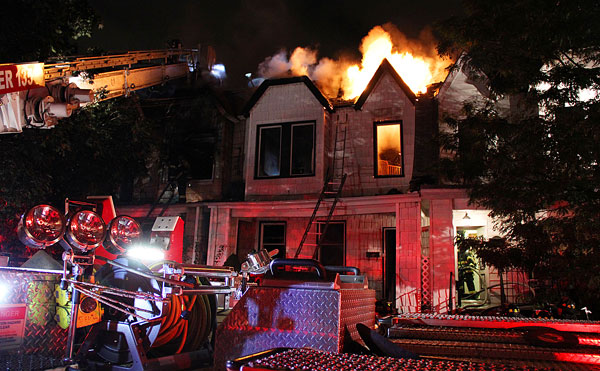 Five-alarm blaze torches area of attached houses in Middle Village