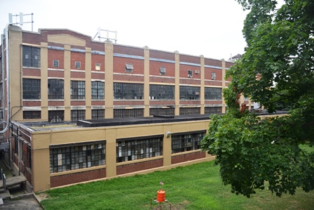 Glendale residents don’t want this building on Cooper Avenue converted to a homeless shelter.