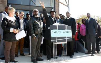 Sandy victims decry lack of help