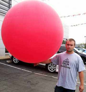 Balloon biz booms for Whitestone family