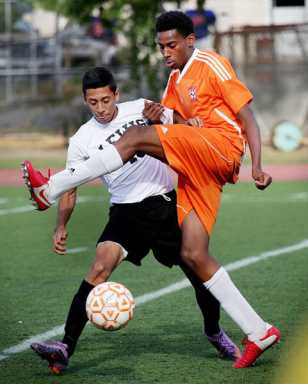 Elliot’s late goal propels Cardozo past rival Lewis