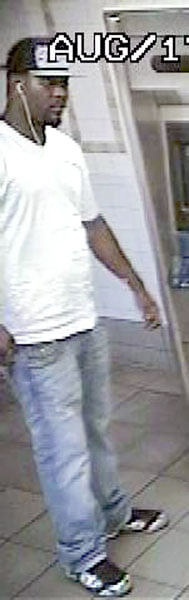 Cops hunt Flushing subway robbery suspect