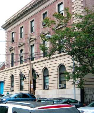 Cops in 110th, 115th precincts sold accident reports: Brown